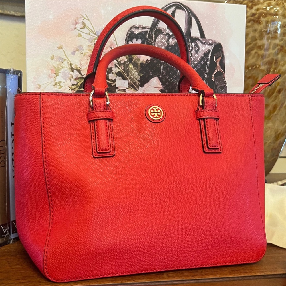 TORY BURCH ROBINSON
MINI SAFFIANO VERMILLION RED LEATHER ZIP CROSSBODY BAG NWOT